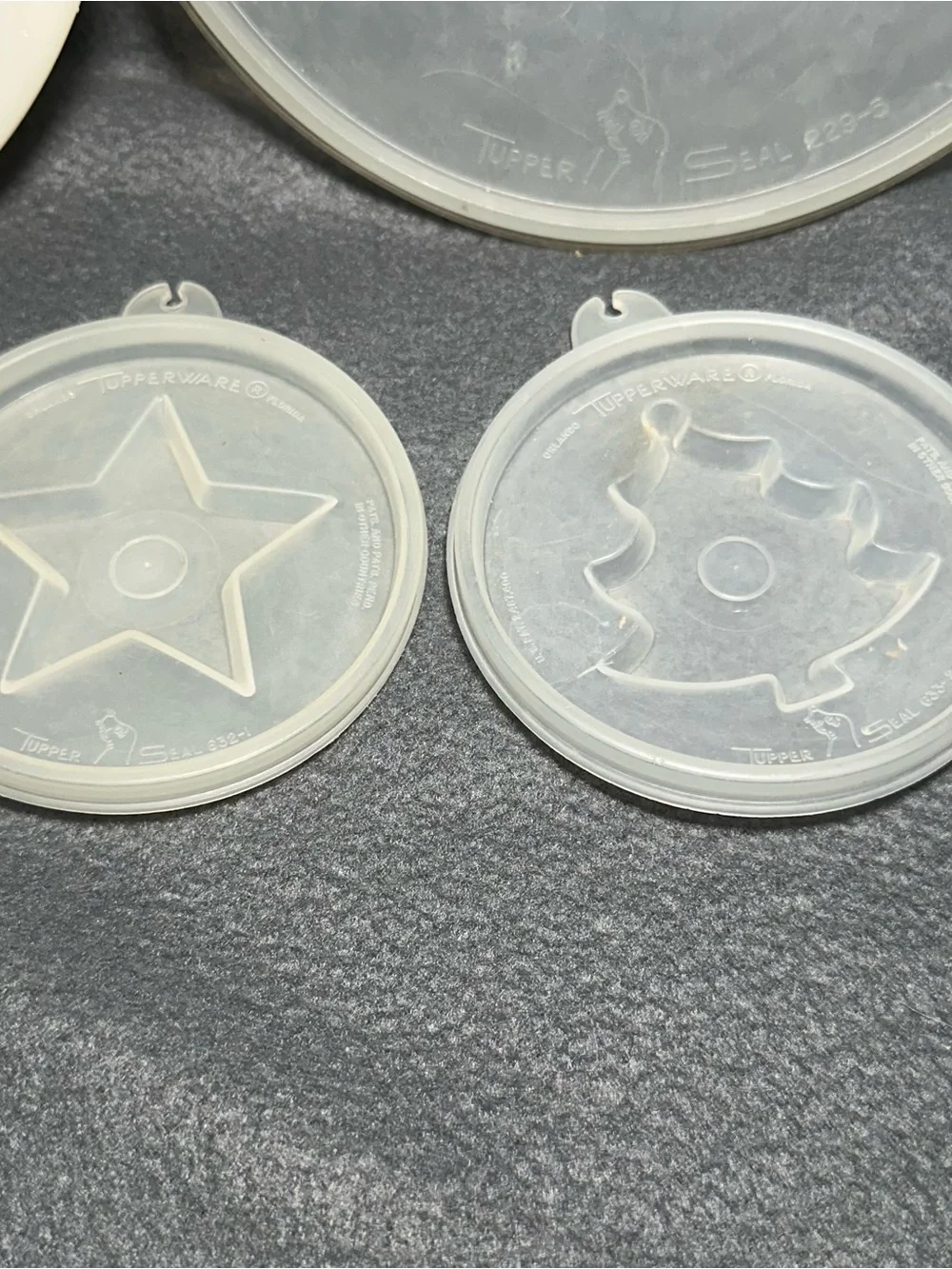 Tupperware White Silicone Jello Mold and Lids Set - White